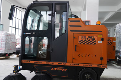 榮事達(dá)RS-CAR200駕駛式掃地車 榮事達(dá)RS-CAR200駕駛式掃地機(jī).jpg