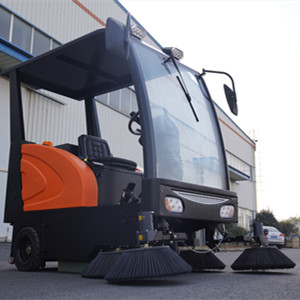 榮事達駕駛式掃地機 榮事達駕駛式掃地機.jpg